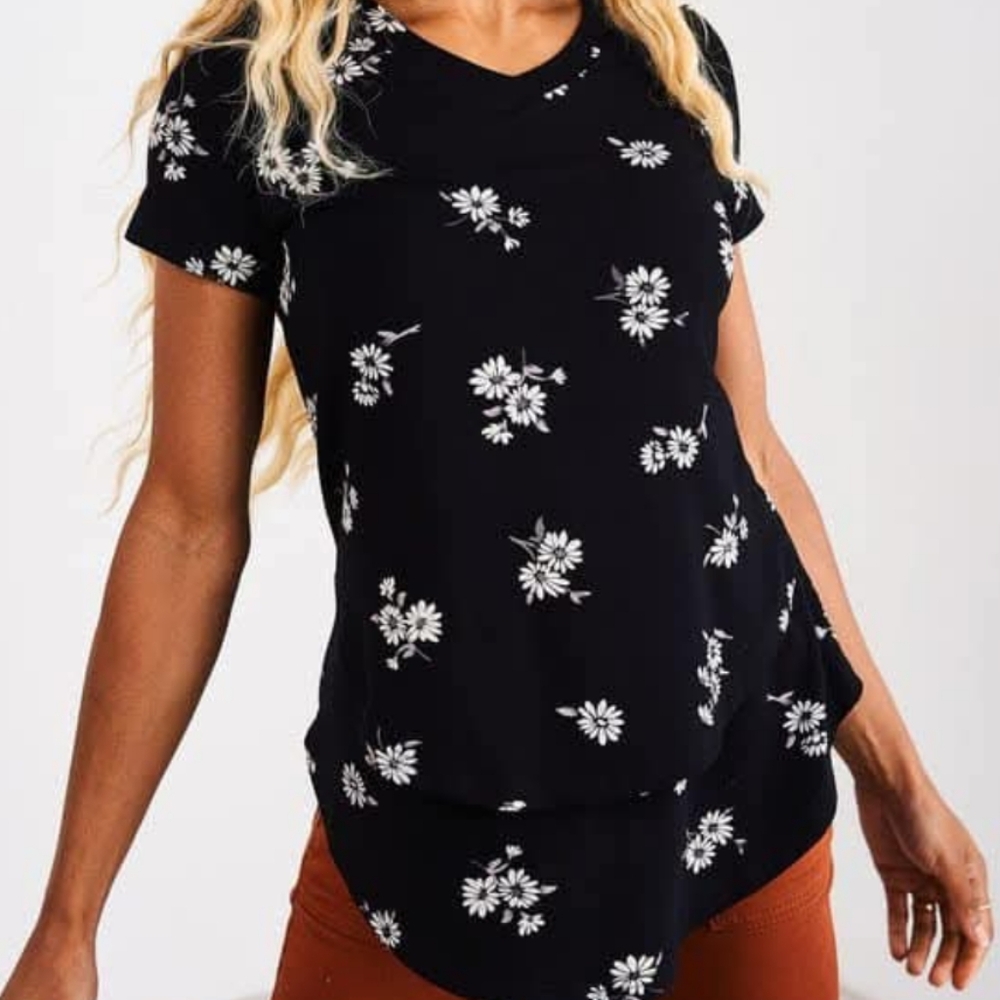 Latched Mama V-Neck 2.0